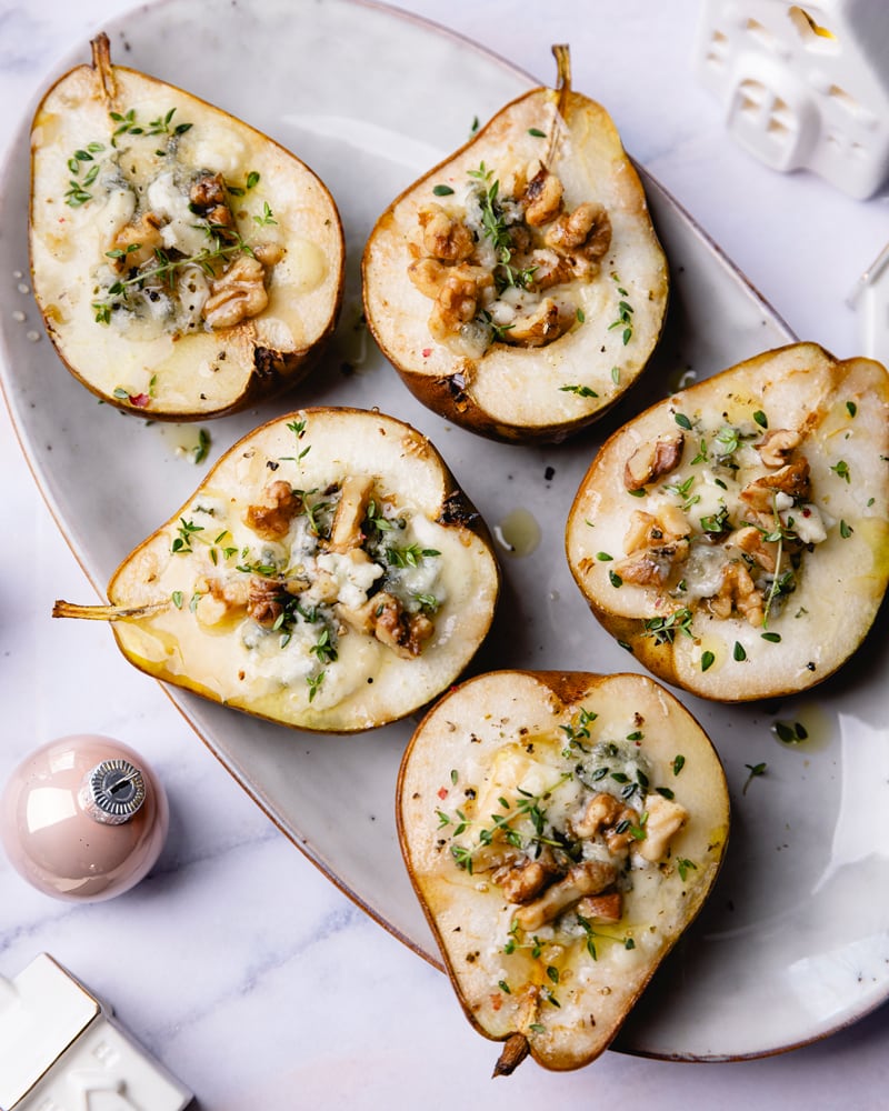 Entrée gourmande : les poires farcies au fromage bleu et noix ! 5 Plat de poires farcies au bleu et noix