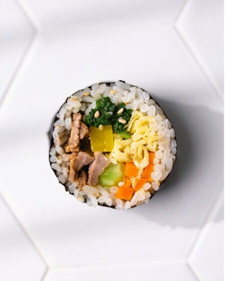 Maîtrisez l’art du gimbap coréen en quelques étapes !